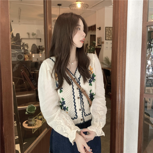 Real shooting real price Korean retro embroidery v-neck knitted cardigan top women's autumn all-match long-sleeved stitching shirt
