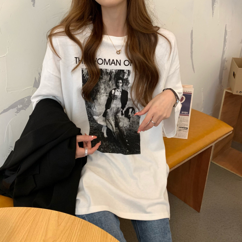 Real shot real price Korean version early spring style loose and thin retro portrait print round neck slit short sleeve T 2 colors