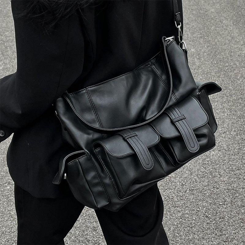 Fashion hot girl motorcycle bag 2022 new large-capacity tote bag female niche all-match Messenger bag shoulder bag female