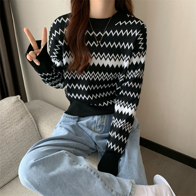 Real price retro Korean wave pattern autumn and winter design stripe knitted sweater women's top