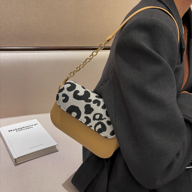 Winter underarm small bag women's 2021 new trendy temperament single shoulder bag advanced fashion simple messenger bag