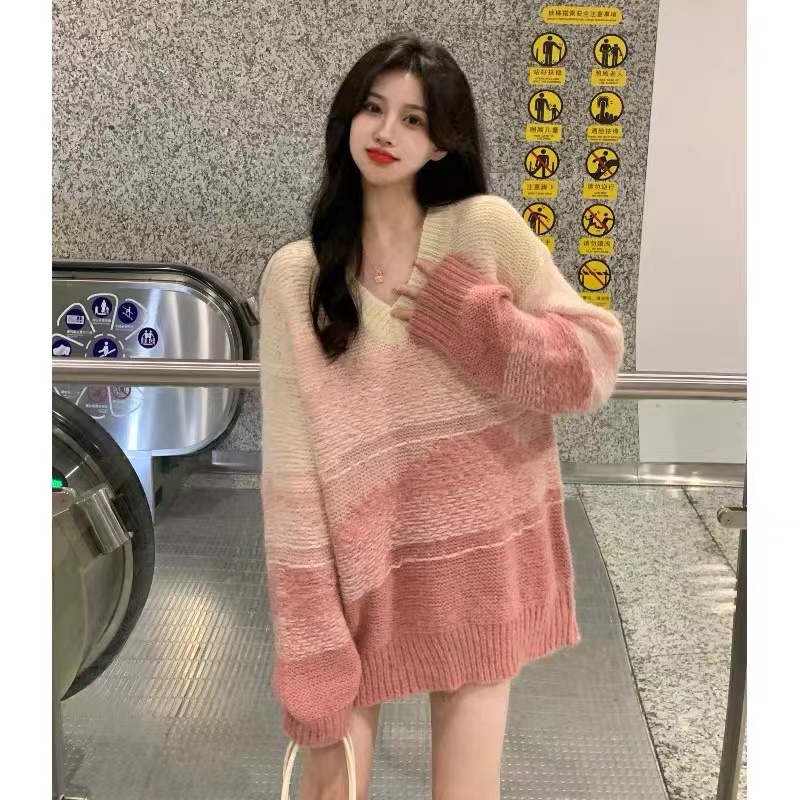 Warm and soft waxy gradient pink v-neck sweater women's autumn and winter loose lazy style retro French high-quality sweater