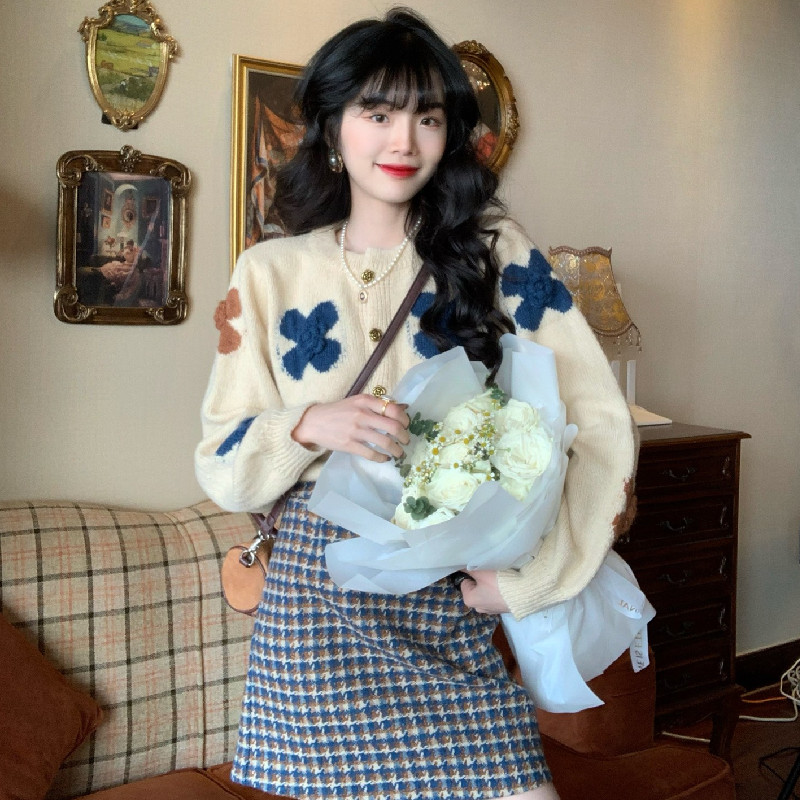 Xinziye Xiangxiang Toffee Autumn and Winter Style Hong Kong Style Heavy Industry Three-dimensional Embroidery Cardigan Sweater
