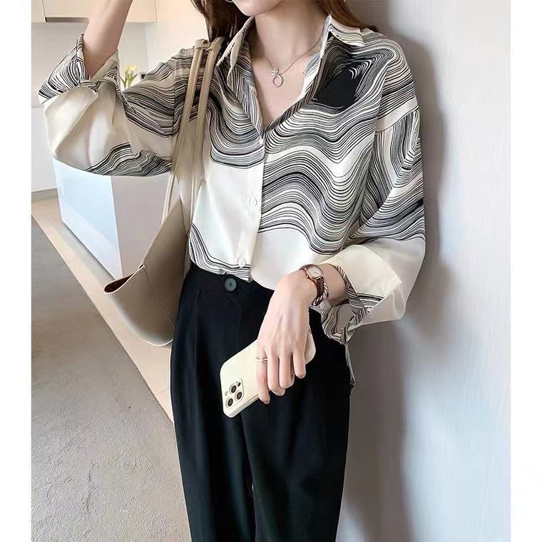 Design sense niche personalized shirt women's autumn 2021 new Korean version loose and thin, versatile commuter casual top fashion