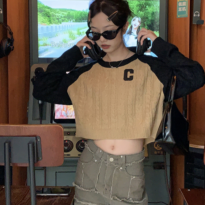 Splicing knitted sweater Korean version 2022 autumn new style pullover lazy style raglan sleeves short sweater women