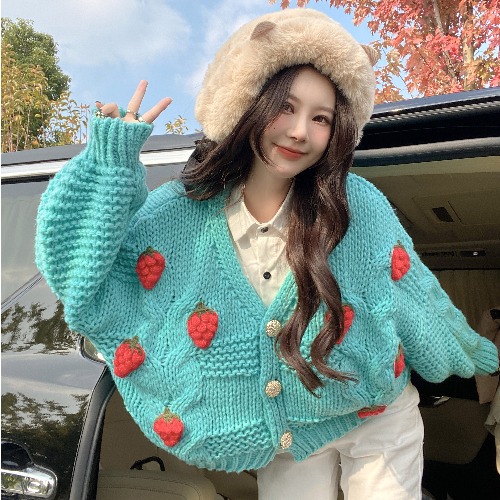 Design sense niche strawberry printing thickened Long Sleeve Jacket sweater cardigan coarse wool new winter three-dimensional hook flower
