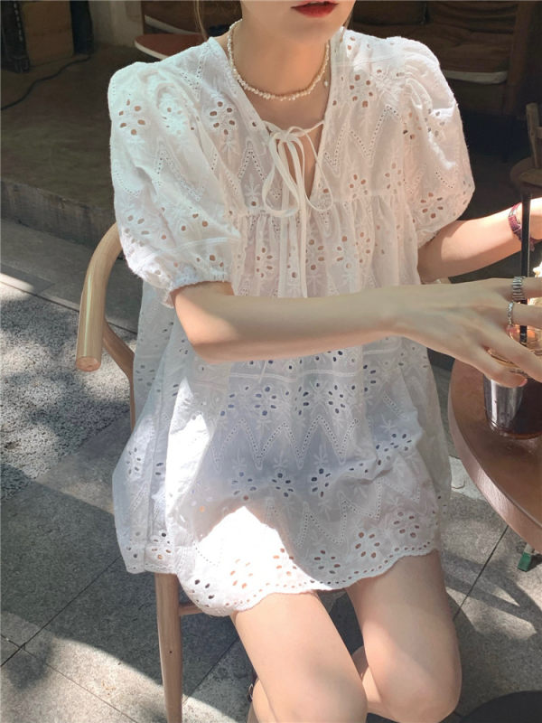 French white design sense hollow lace top women's summer versatile loose short sleeve shirt bubble sleeve shirt