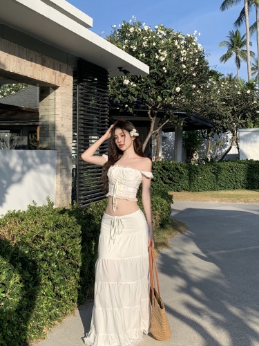 Actual shot of French pure lust style square collar straps and generous square collar camisole vacation casual style skirt