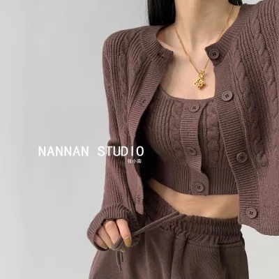 Zhang Xiaonan NANNAN retro twist knitted cardigan two-piece spring and autumn thin single-breasted top camisole