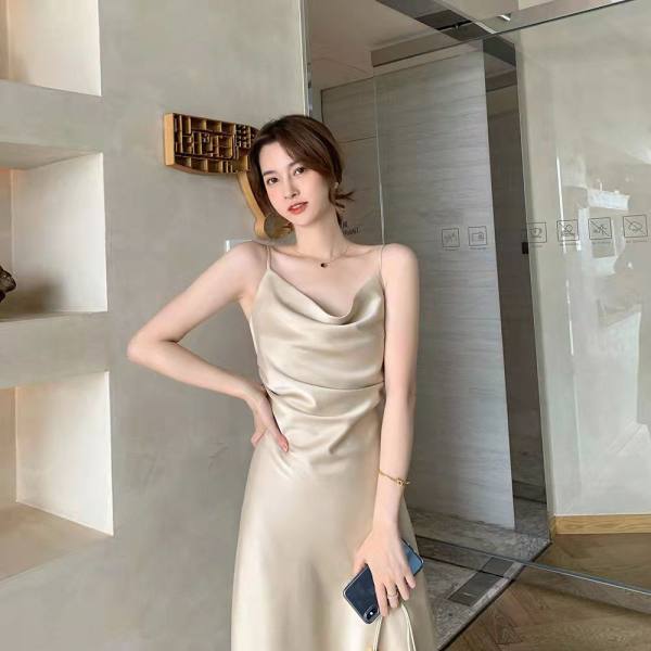 Satin suspender dress with satin satin collar in satin with satin collar in satin with satin satin suspender dress for women's summer dress new style slim waist A-line skirt gentle long skirt