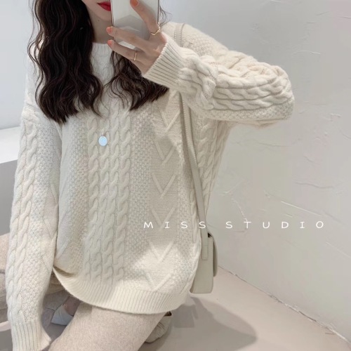 Retro twist soft wind sweater women wear new round neck pullover in autumn and winter, lazy loose sweater fashion