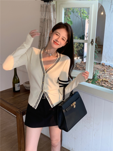 Real shot real price Contrasting color thin section niche slim temperament college V-neck sweater cardigan plus size women's skirt