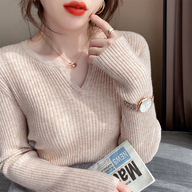 V-neck sweater women's 2022 early autumn new western style bottoming shirt with knitted sweater spring and autumn slim long-sleeved top