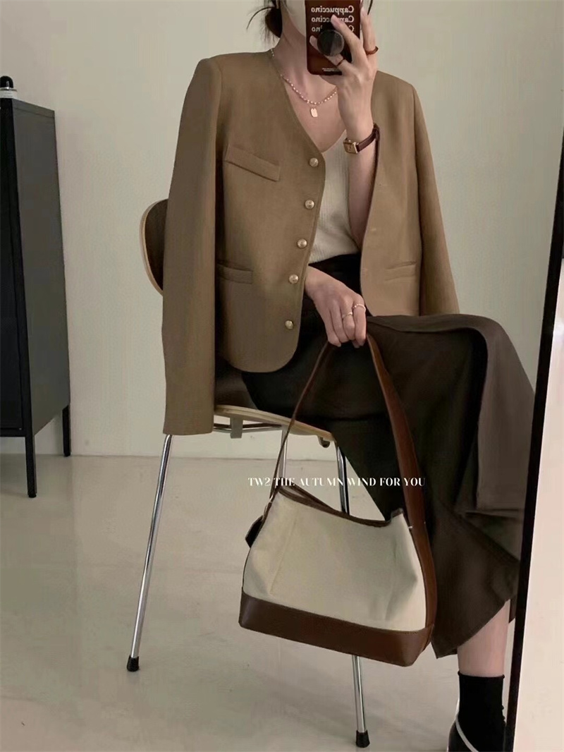 Female autumn 2022 new short short suit tide