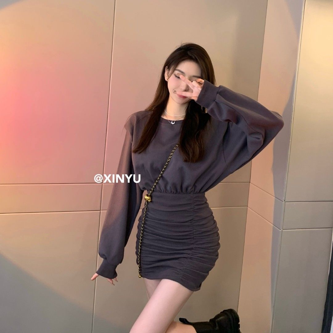 Small man wears the new Hong Kong-flavored new fake two-piece sweater wrap hip skirt early autumn temperament thin long-sleeved skirt