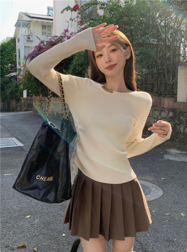 Irregular apricot-colored pullover sweater sweater women's autumn and winter design sense niche inner bottoming shirt long-sleeved top