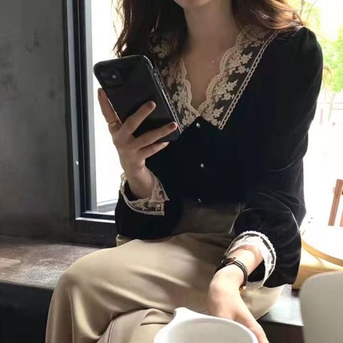 Korean autumn retro French court style lace stitching V-neck gold velvet Hepburn shirt puff sleeve top