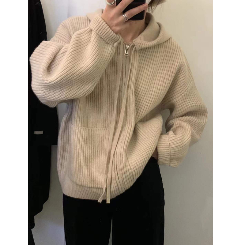 Korean version of the lazy Hong Kong style retro trendy raccoon velvet cardigan sweater jacket women's autumn and winter Western style design is small