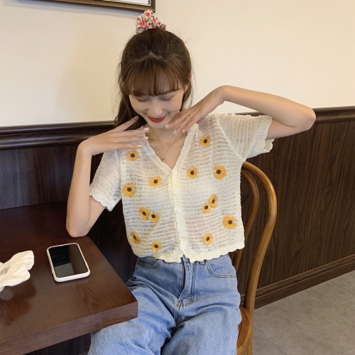 Real photo, real price, new retro design, heart machine, short soft top, embroidery, short sleeve, knitted cardigan, girl