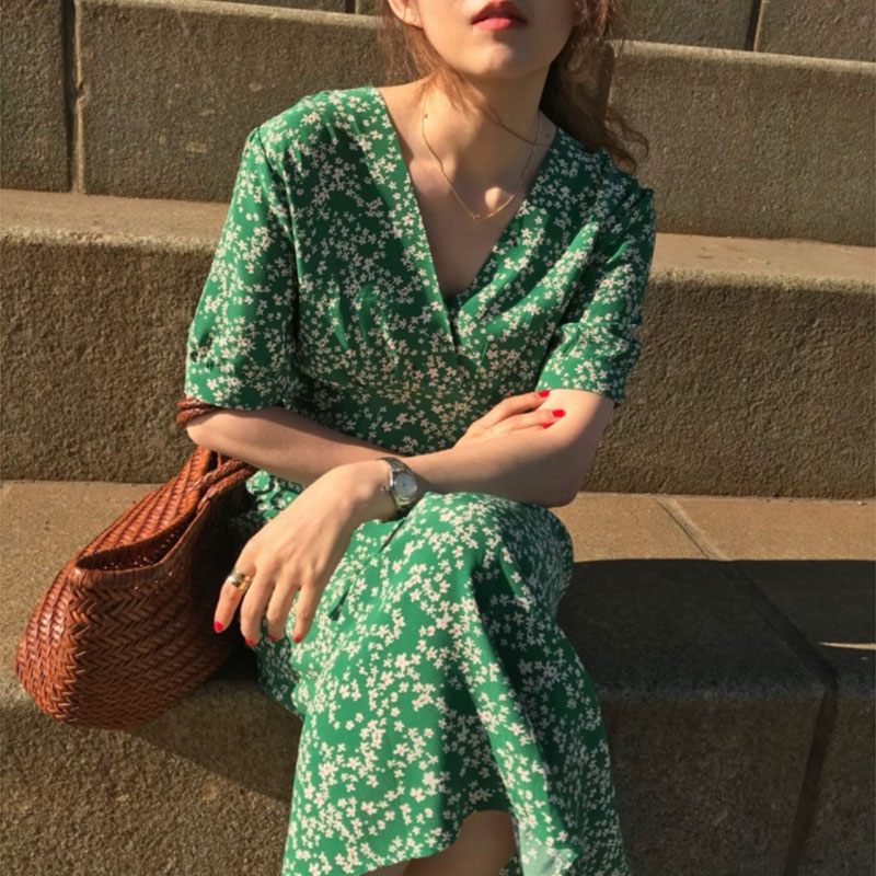 Chic2021 summer new waist back retro style V-neck Green Floral Chiffon Dress