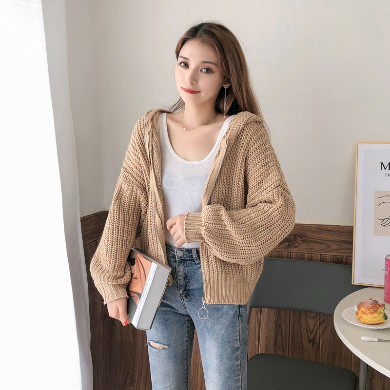 Real shooting sweater women wear cardigan in autumn and winter, thickened short foreign style, small man with hat, small knitted women's coat