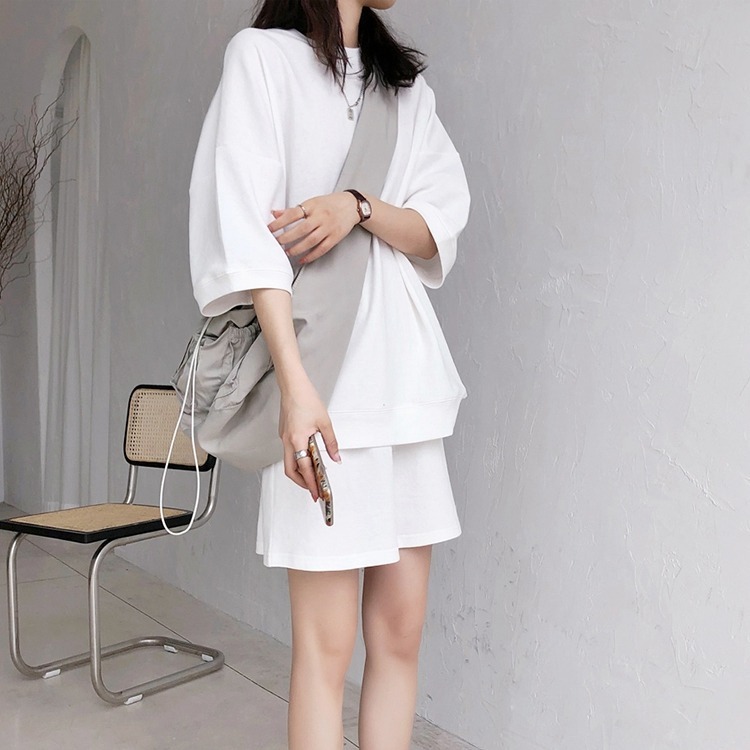 Leisure sports suit women's summer 2022 new Korean loose fashion short sleeved shorts two-piece set