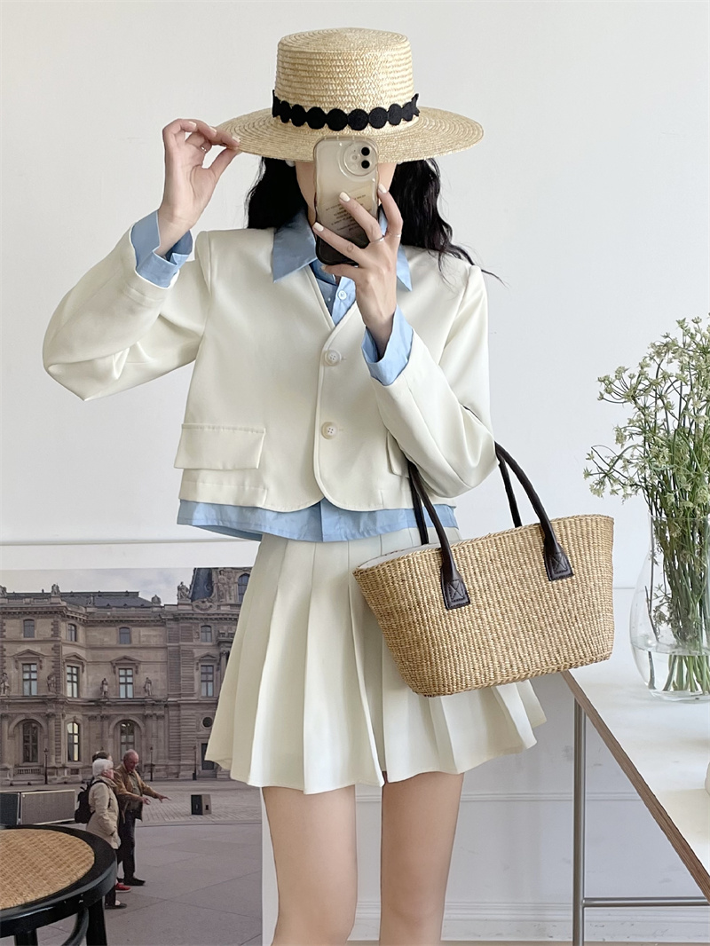 Real shot 2023 spring and autumn new Korean version color matching fake two-piece jacket + high waist pleated skirt suit