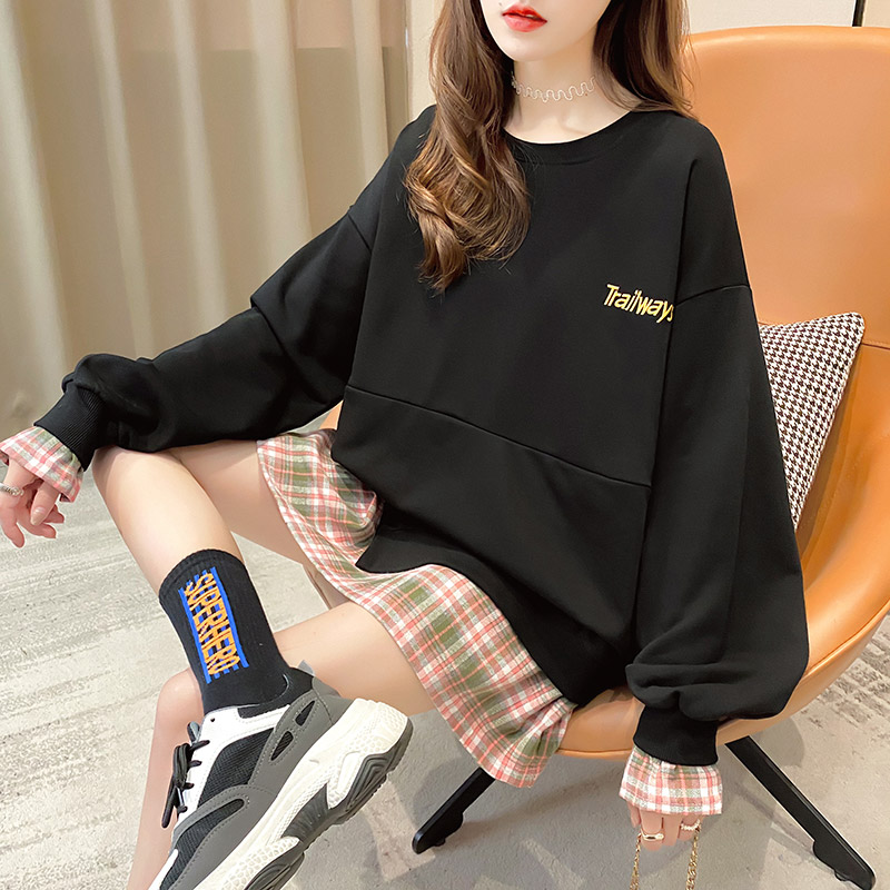 Real photo of 2021 spring Korean loose round neck Plaid stitching fake two pieces of medium length large women's sweater