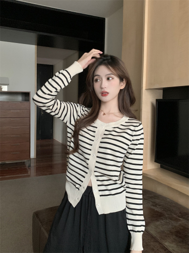 Real price real price Spring and Autumn Korean version ins style loose striped knitted cardigan jacket for women
