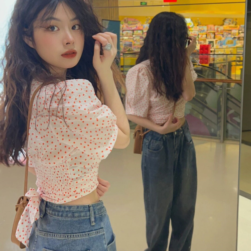 Summer chic short V-neck waist-hugging Hong Kong style retro puff short-sleeved shirt unique and unique sweet and spicy top for women