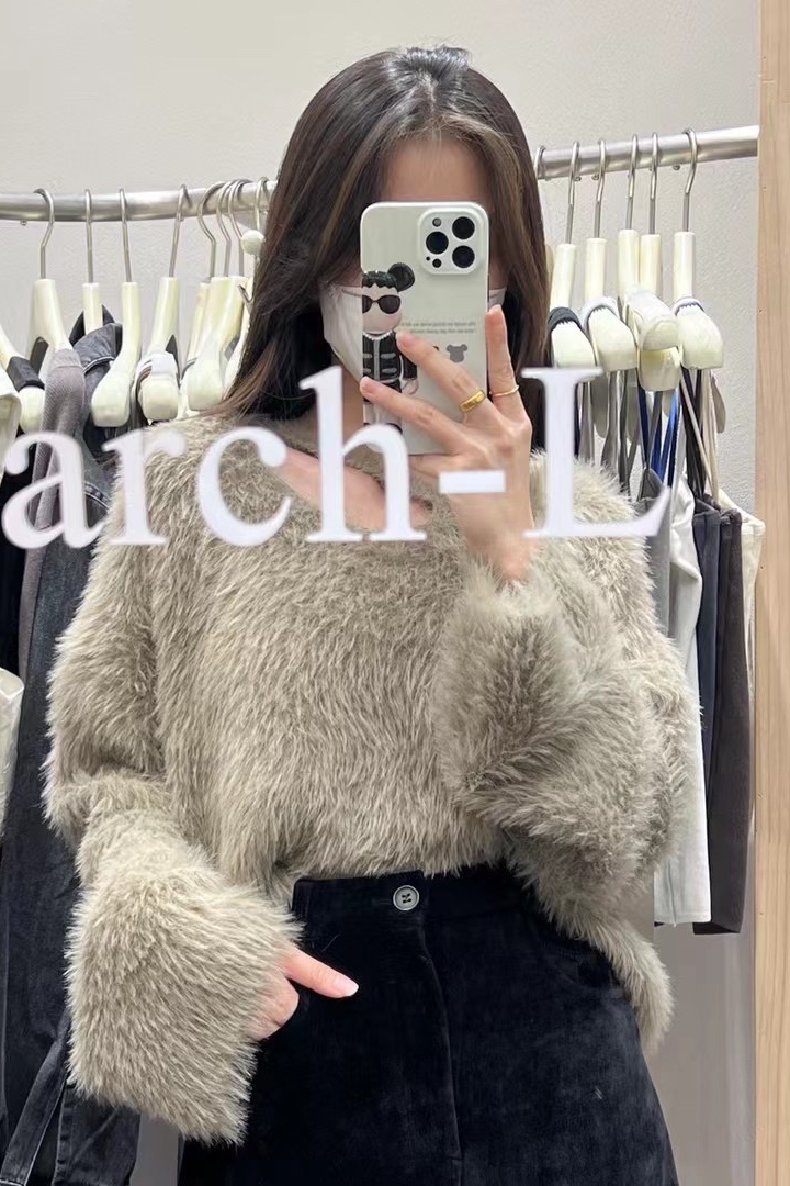 Korean style short sweater women's 2022 autumn and winter loose sweater lazy style fluffy white exposed collarbone sweater
