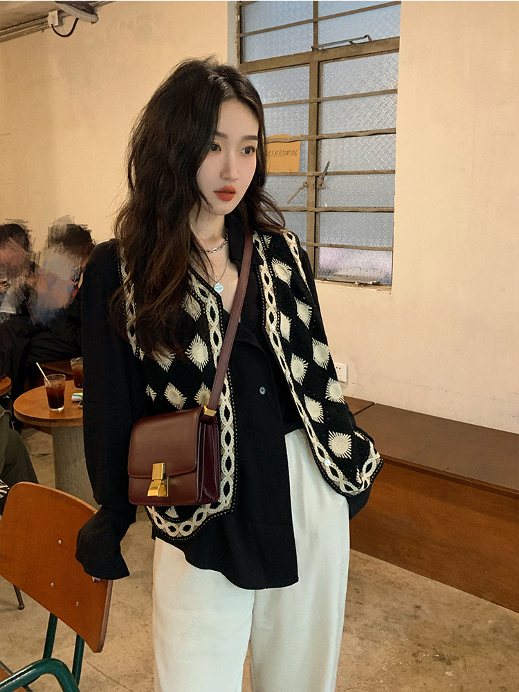 Black knitted vest new women's spring and summer thin top with vest