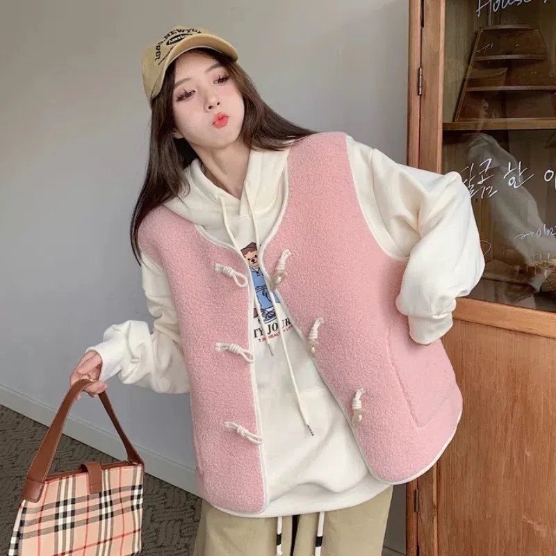 Lamb velvet vest women wear 2022 new autumn and winter thickened retro horn button cardigan vest jacket vest