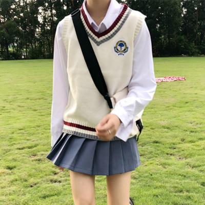 Sleeveless V-neck knitted vest female autumn new high school students Youth Girls College style small fresh sweater Ma Jiachao