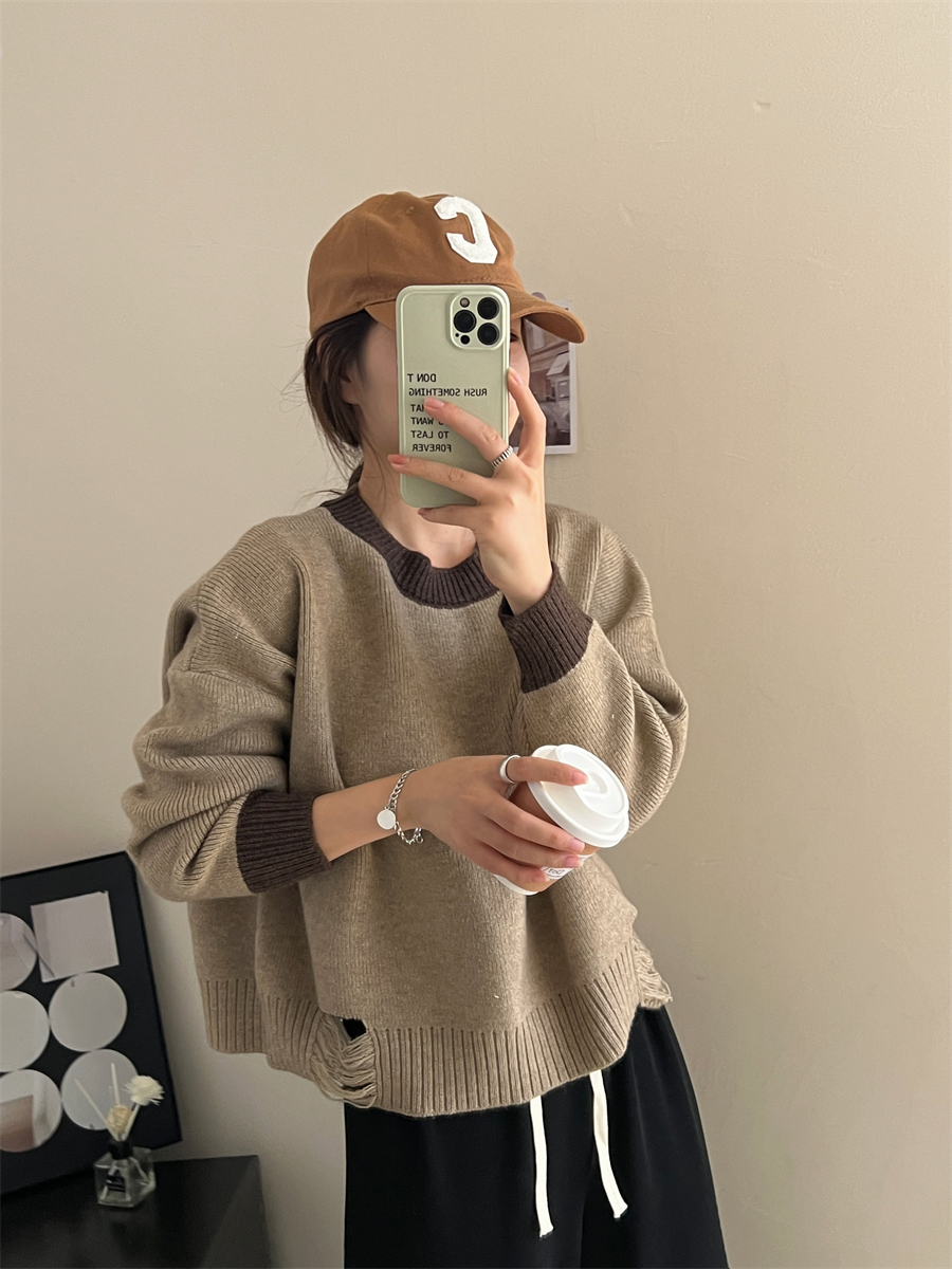 Hole design sense stitching niche sweater women's round neck Korean version all-match knitted short loose loose autumn and winter thin top