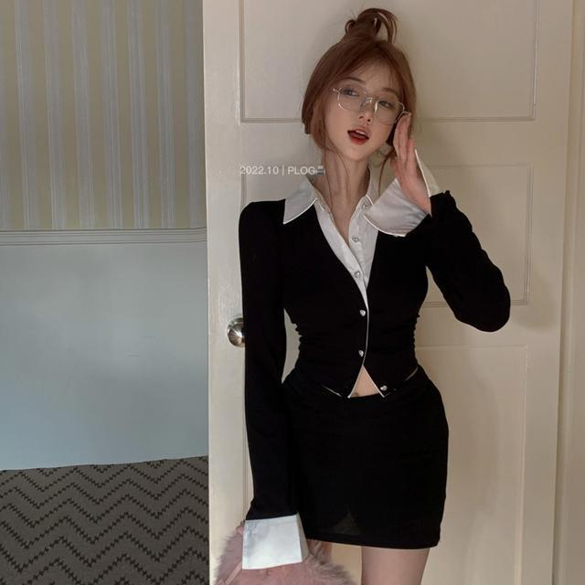 Fake two-piece long-sleeved shirt women's autumn 2022 new hot girl design sense niche slim fit and thin short top