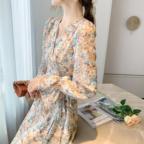 2022 new autumn Korean style V-neck floral chiffon dress female student long oil painting skirt series skirt trendy