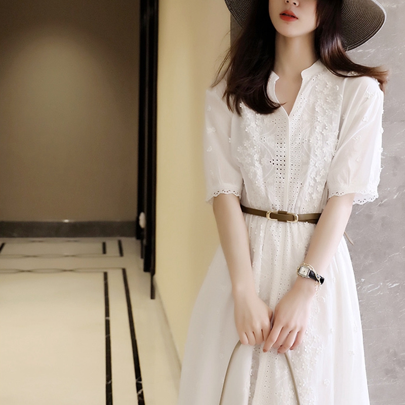 First love white lace dress women's dress 2022 new fashion girl spring and summer hollow French super fairy skirt