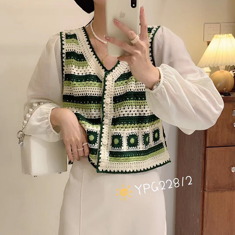 Korean version of the crocheted hollow shirt women's 2022 autumn new design niche and fake two V-neck tops trendy