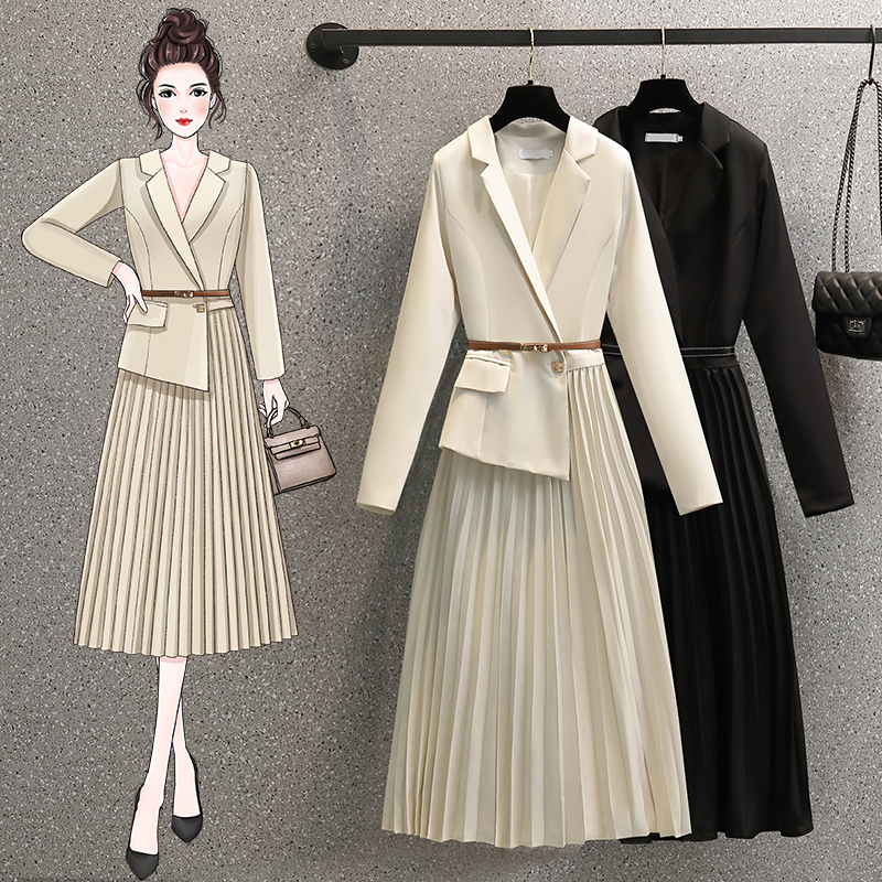 Actual shooting of the new French slightly fat sister in spring clothes in 2022. She is thin, covers her belly and closes her waist. She has a Western temperament. She is a woman in a suit dress