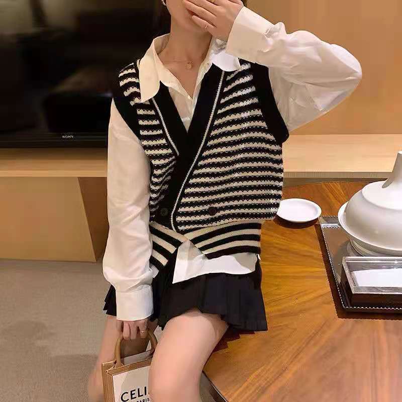 Early autumn vest women's top stripe chic V-neck design sense of minority knitting 2021 new women's outer wear color blocking