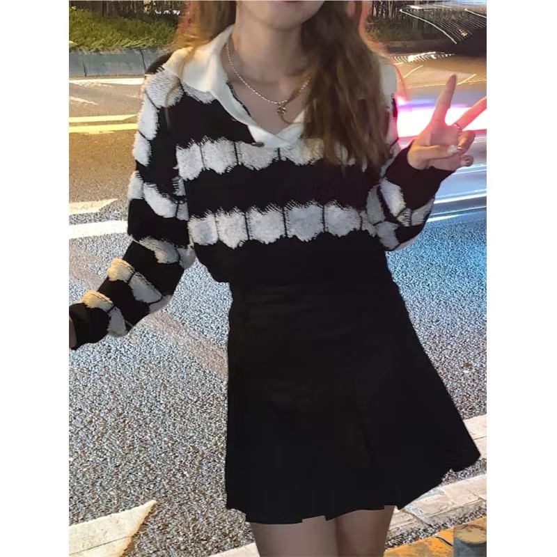 Sweet and cool hot girl design stripe contrast color knitted sweater women's new niche Korean style pullover top