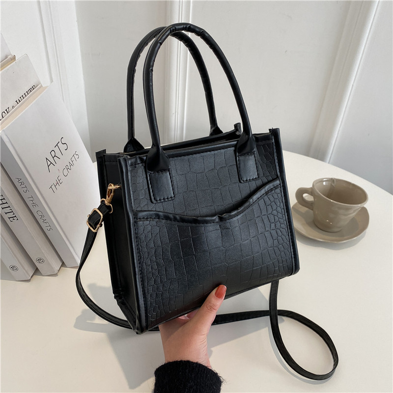 Vintage small bag foreign style women's bag 2022 fashionable new fashion texture single shoulder bag simple portable messenger bag
