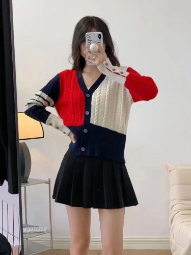 2022 early autumn new sweet and cool girl V-neck twist cardigan pullover wool short section super thick sweater women