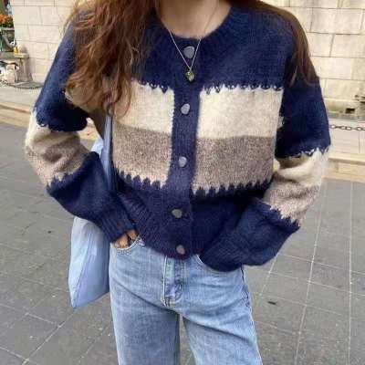 Fried white contrast Korean retro round neck loose and versatile sweater for women to wear out in autumn 2021