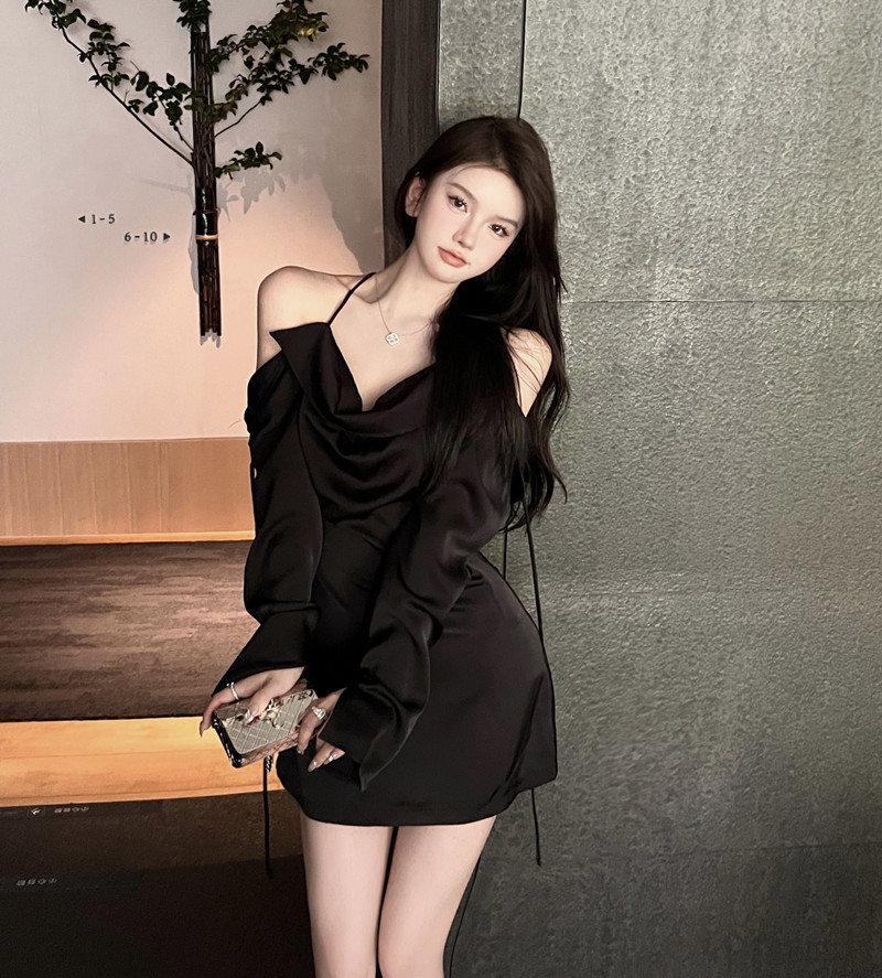 Net price real shot Pure desire halter dress high-end French retro a-word sexy stunning little black dress
