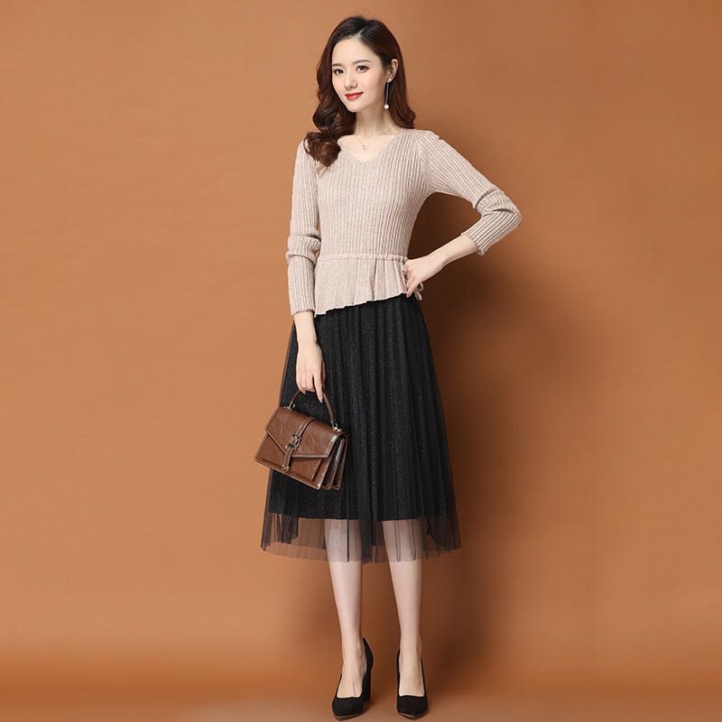 Knitted dress spring and autumn 2021 new women's fashion early autumn V-neck with coat backing skirt lace