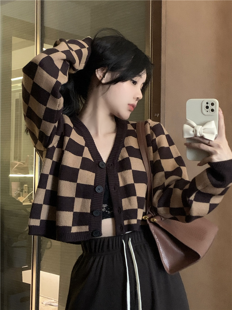 Korean version of the contrast color plaid long-sleeved knitted cardigan women's autumn 2022 new fashion V-neck loose short top trendy