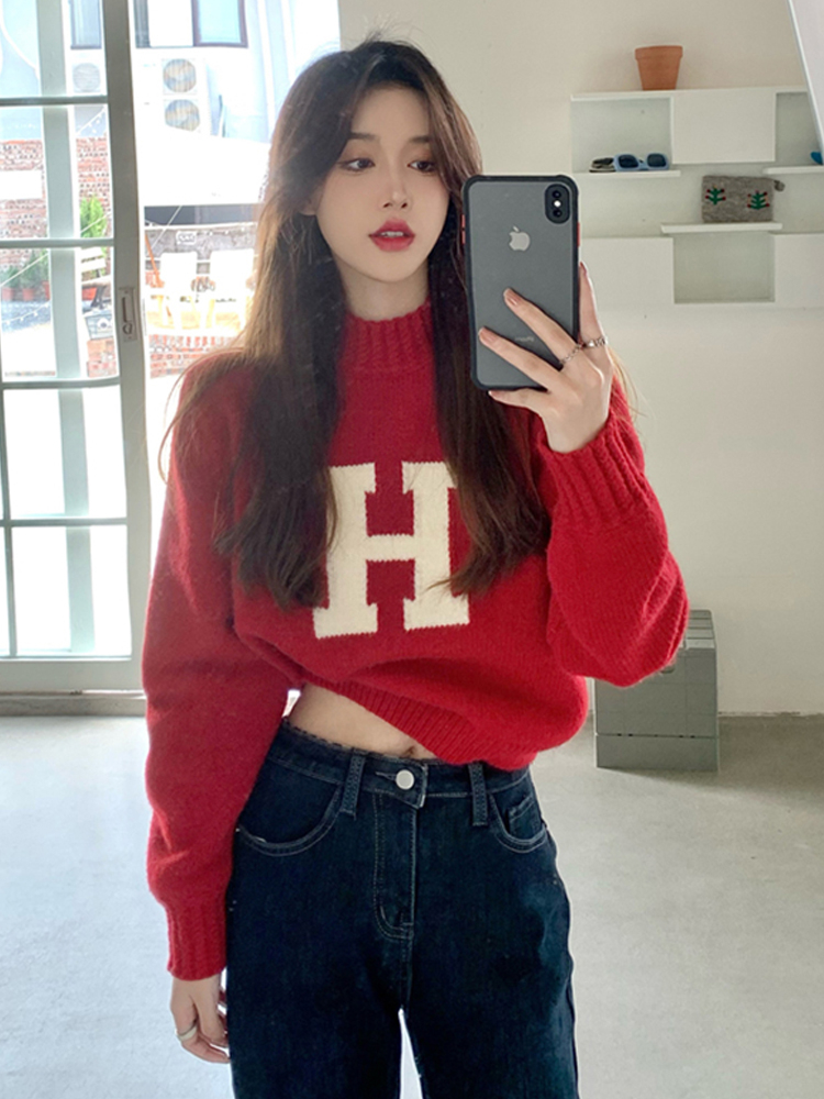 New Year's autumn and winter letter jacquard soft waxy sweater outer wear women's milk fufu loose short knitted sweater top tide
