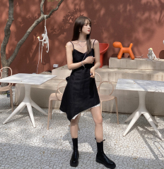 Take a real photo of the new French style retro waist show thin open back irregular fake two sexy suspender dress in the summer of 2020